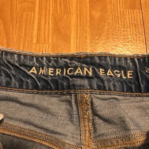 American Eagle Tomgirl Jeans Size 2 Distressed High Rise Mom Denim - Picture 3 of 7